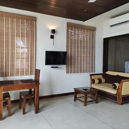 Hotel Leaf On Lagoon Negombo Exterior foto