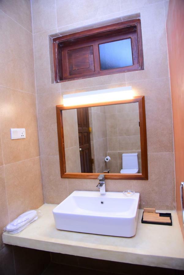 Hotel Leaf On Lagoon Negombo Exterior foto